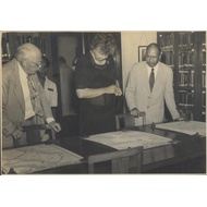 US delegation with Eleanor Roosevelt, wife of US President Franklin D. Roosevelt visits the campus